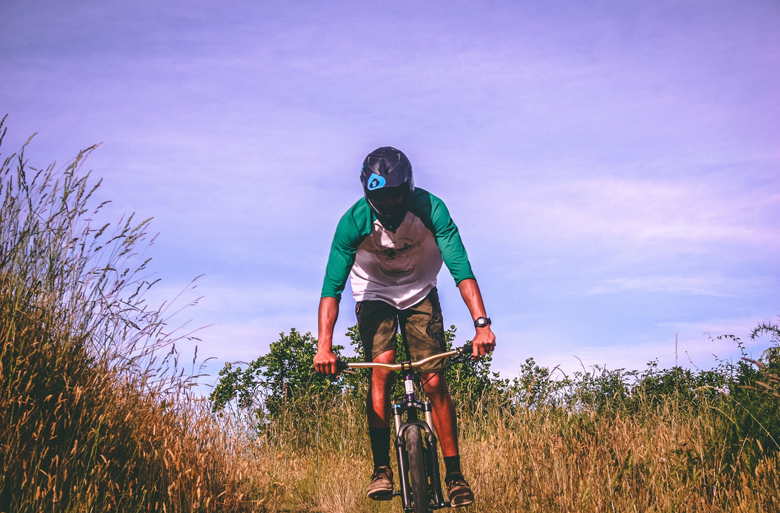 环阿布扎比公路自行车赛：一场沙漠中的角逐